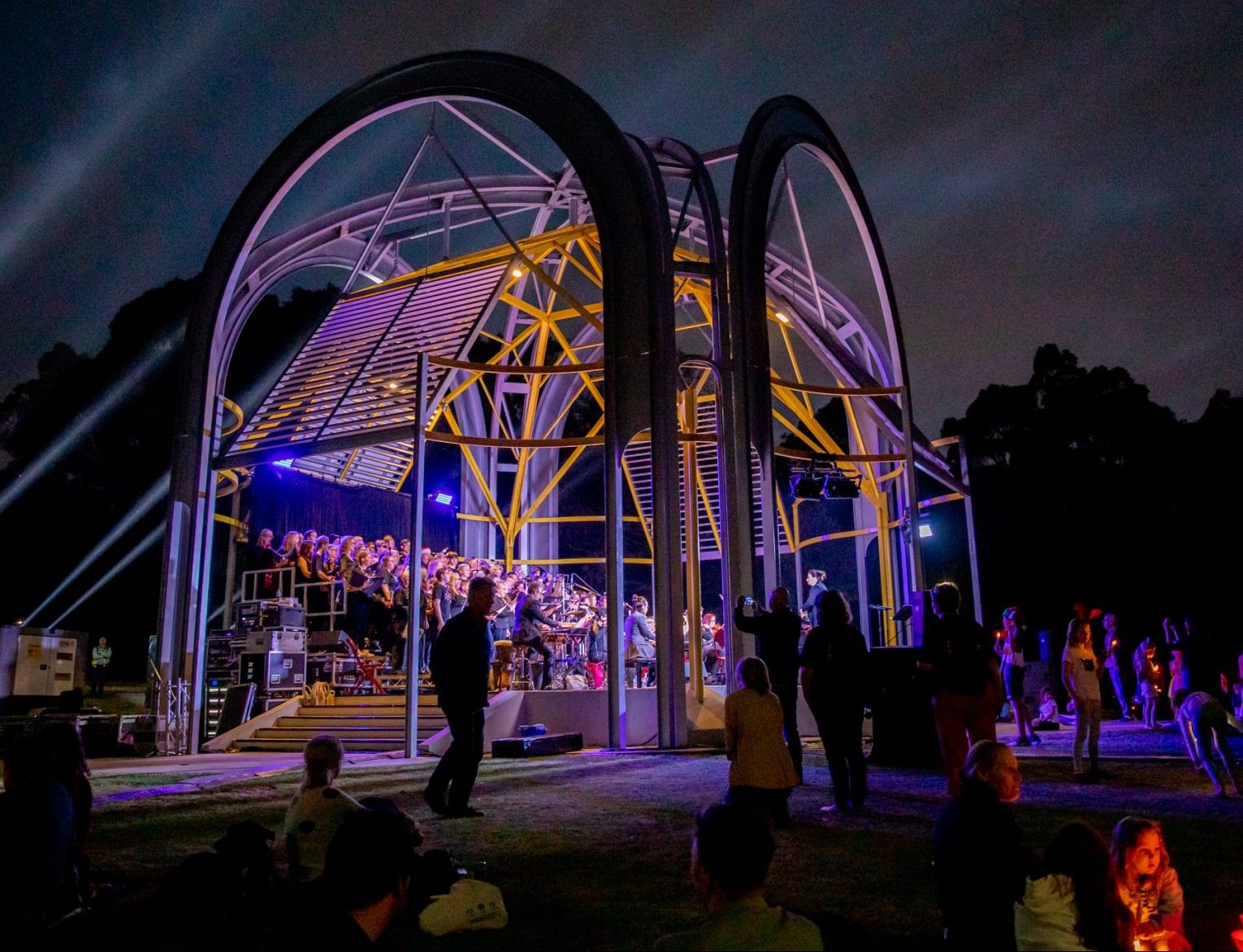 238 Carols on Norton 2019, LEC_Noni Carroll Photography rotunda